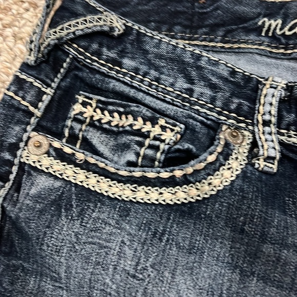 EUC! Maurices Jeans. SZ 3/4 Short - Picture 3 of 9